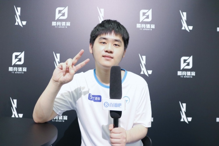 场紧张激烈 场紧张激烈