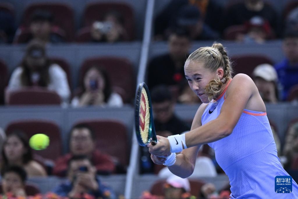 拿着毛笔 拿着毛笔