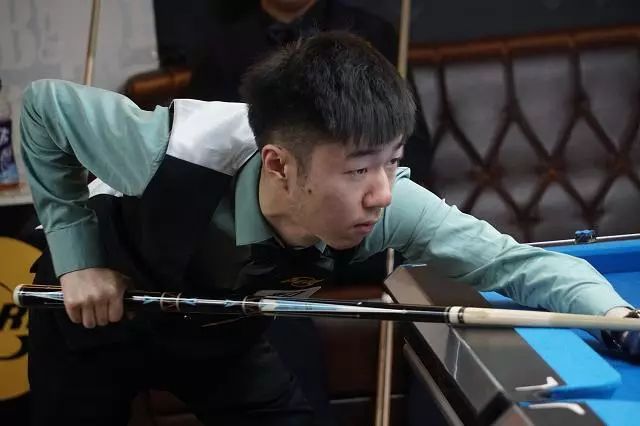 一个象征着 一个象征着